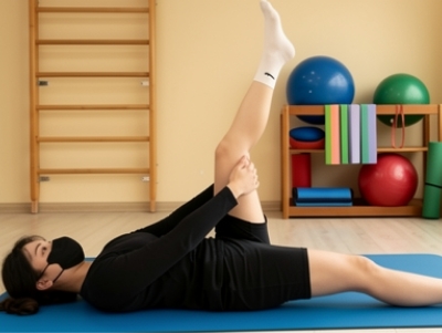 척추 재활치료중인 사람